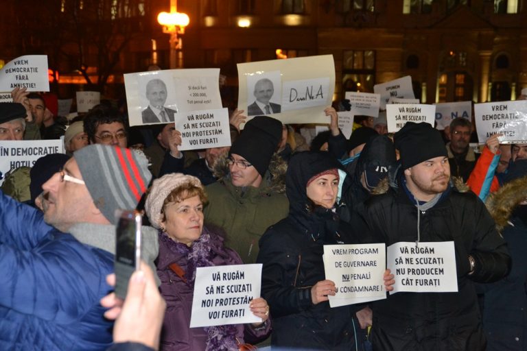 Un tânăr nemulțumit explică ce doresc protestatarii din Piața Operei-VIDEO