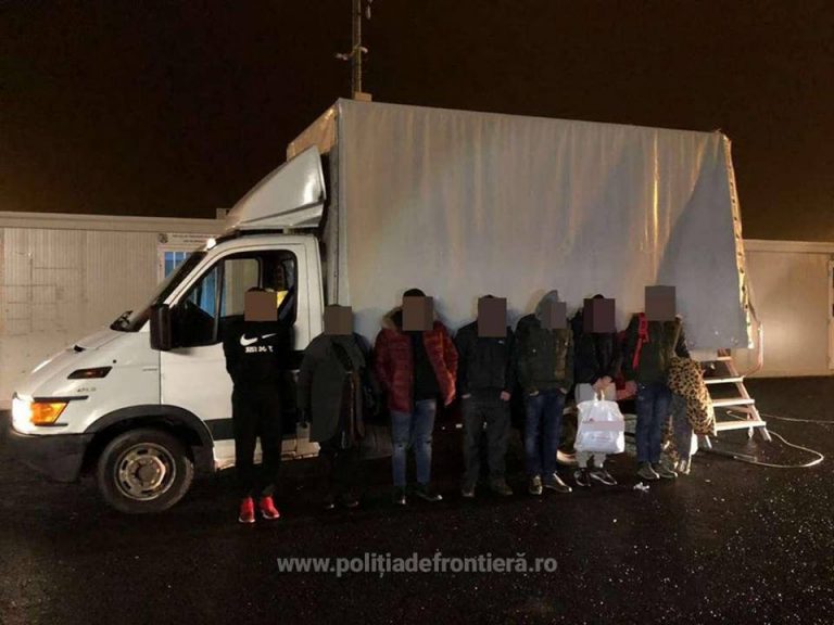 Ascunzătoarea unor migranți i-a uimit pe polițiștii de frontieră din vestul țării. Foto