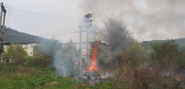 Intervenție de urgență, după anunțarea unui incendiu lângă un trasformator 