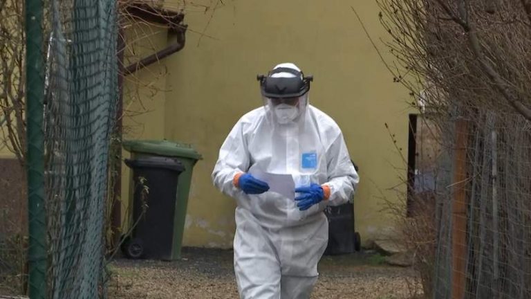 Tânăr de 27 de ani, cu coronavirus, găsit mort în apartament. Fosta iubită a alertat poliţia după ce tânărul nu a mai răspuns la telefon