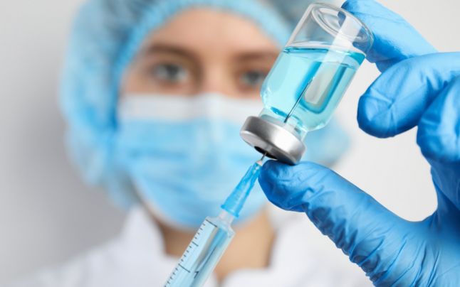 Compania AstraZeneca anunţă că vaccinarea anti-COVID ar putea începe încă din luna decembrie
