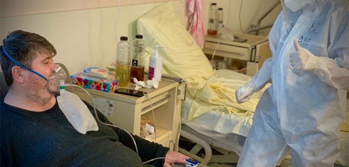Cu plămânii afectați în proporție de 70 la sută, un pacient din nordul țării a fost salvat la Timișoara VIDEO