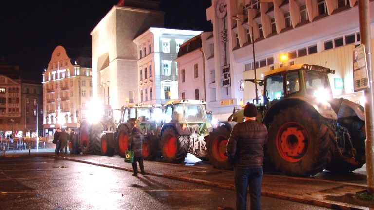 Încep protestele cu utilaje agricole în centrul Timișoarei | FOTO-VIDEO