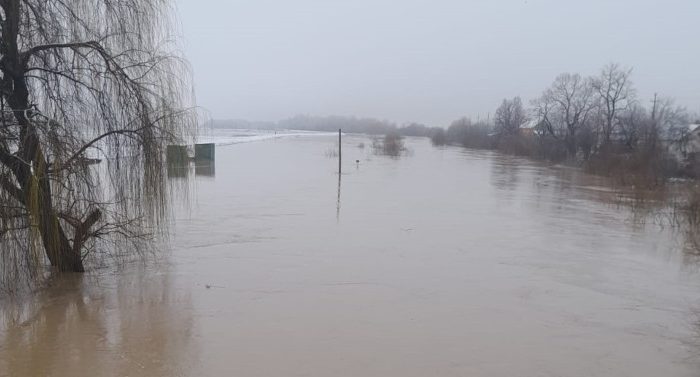 Intervenție pe râul Timiș pentru a se evita o posibila inundare de teren