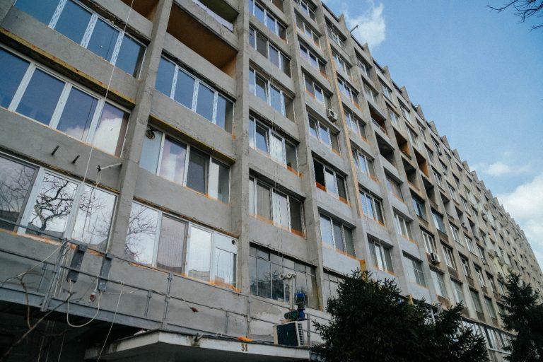 O femeie din Timișoara s-a aruncat de la etaj