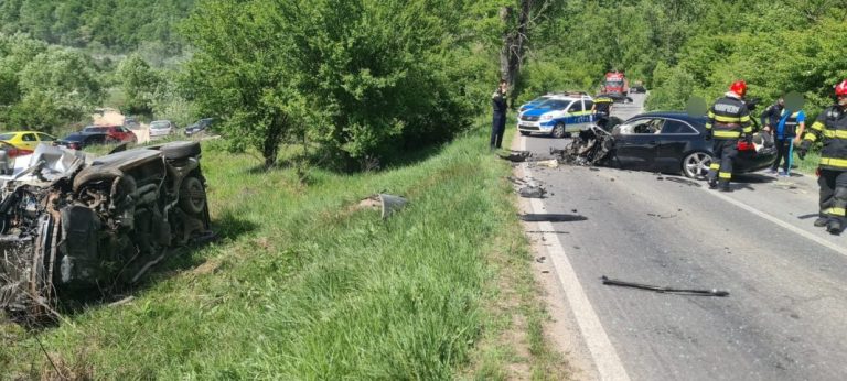 Accident grav în Caraș – Severin! Trei minori și alți patru răniți au fost duși la spital
