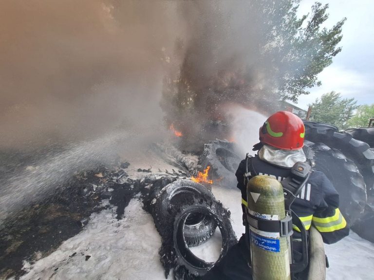 Incendiu de proporții în zona Gării de Est! Pompierii au intervenit la fața locului cu trei autospeciale