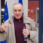 Universitatea Politehnica din Timișoara organizează un eveniment special, al cărui invitat este maestrul internațional de șah Garry Kasparov..Still013