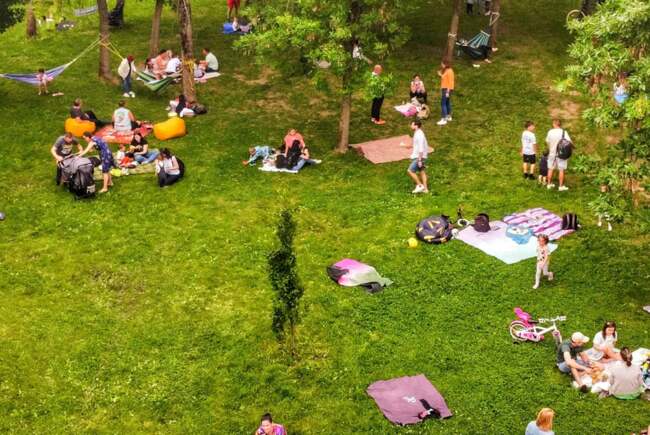 Timișorenii sunt așteptați duminică seara în Parcul Uzinei la un alt Picnic Atipic