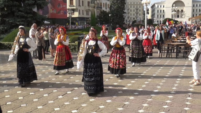 Festivalul Inimilor, cea de-a XXXIII-a ediţie în Parcul Rozelor din Timişoara, aduce în municipiu 28 de ansambluri din 14 ţări şi evenimente în premieră. FOTO-VIDEO