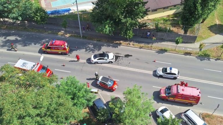 Accident într-o intersecție din Timișoara! Un șofer a încălcat linia continuă