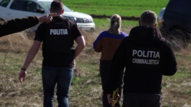 Un tânăr a fost găsit mort în câmp, în apropiere de Lăpușnic