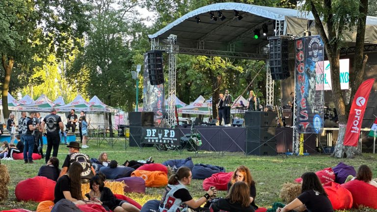 FOTO – VIDEO | DOOMFEST 2.0, festivalul caritabil în cadrul căruia timișorenii au avut ocazia să contribuie la recondiționarea caselor vechi din Banat