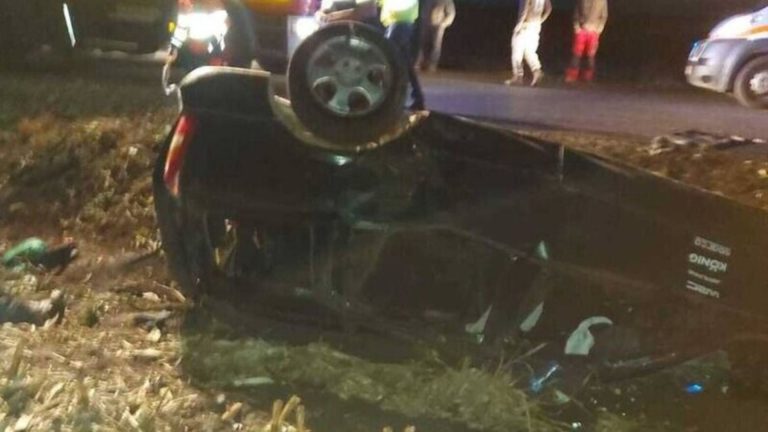 Un accident cu victime s-a petrecut în apropierea unei localități din Timiș. Mai mulți tineri de 18 ani au fost duși la spital