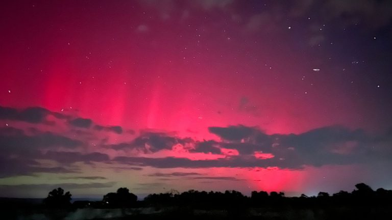 FOTO | Explozie solară: aurora boreală a înfrumusețat încă odată cerul Banatului