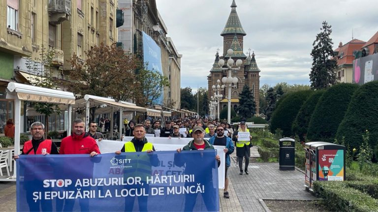 FOTO | Sindicaliștii din IT au protestat împotriva hărțuirii la locul de muncă. Ce s-a schimbat la o lună după sinuciderea angajatei Atos?