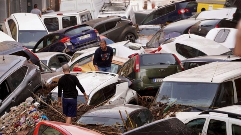 Peste 200 de oameni au murit în urma inundațiilor din Valencia