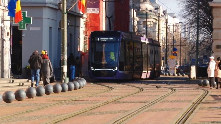 FOTO – VIDEO | La pomul lăudat să te duci, totuși, cu sacul?! Ce așteptări au locuitorii Timișoarei la început de 2025